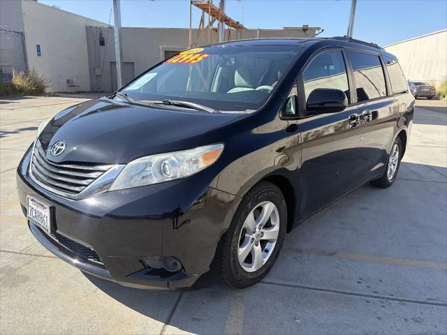2013 Toyota Sienna LE V6 8 Passenger