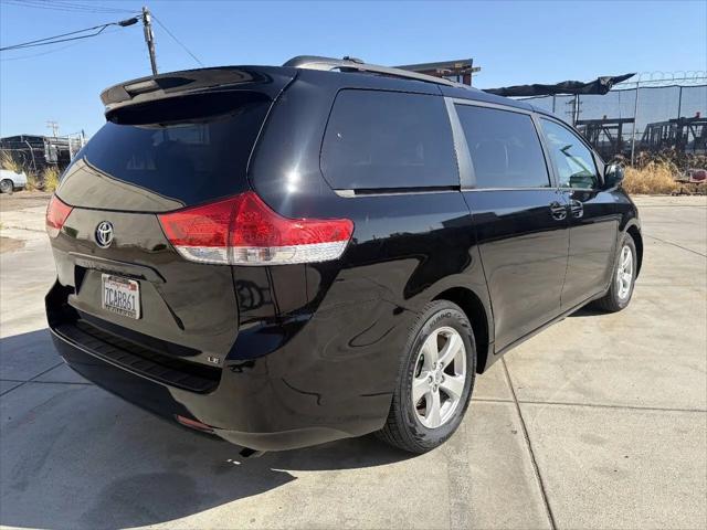 2013 Toyota Sienna LE V6 8 Passenger