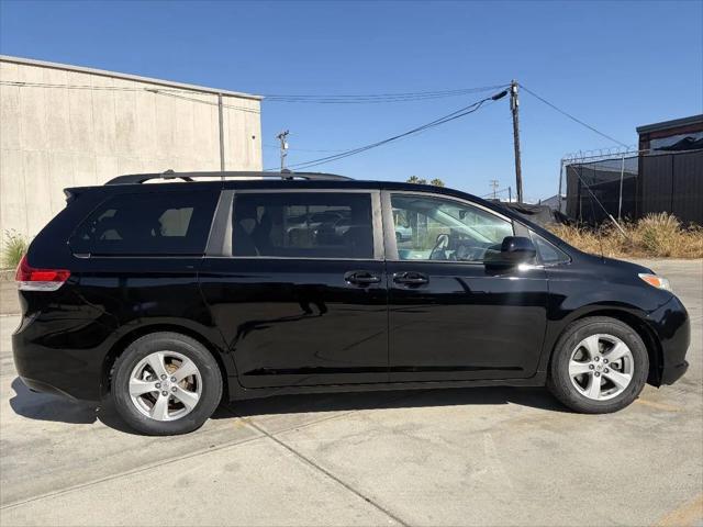 2013 Toyota Sienna LE V6 8 Passenger