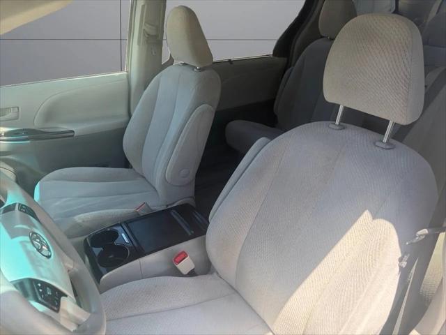 2013 Toyota Sienna LE V6 8 Passenger