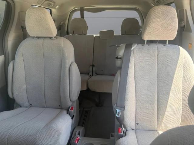 2013 Toyota Sienna LE V6 8 Passenger