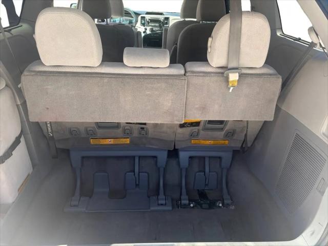 2013 Toyota Sienna LE V6 8 Passenger