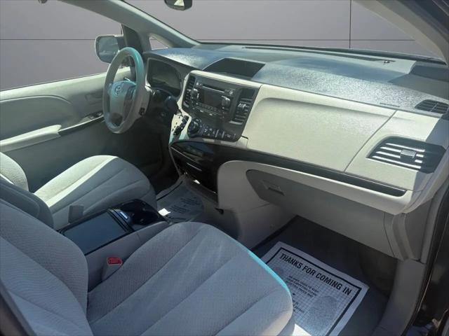 2013 Toyota Sienna LE V6 8 Passenger