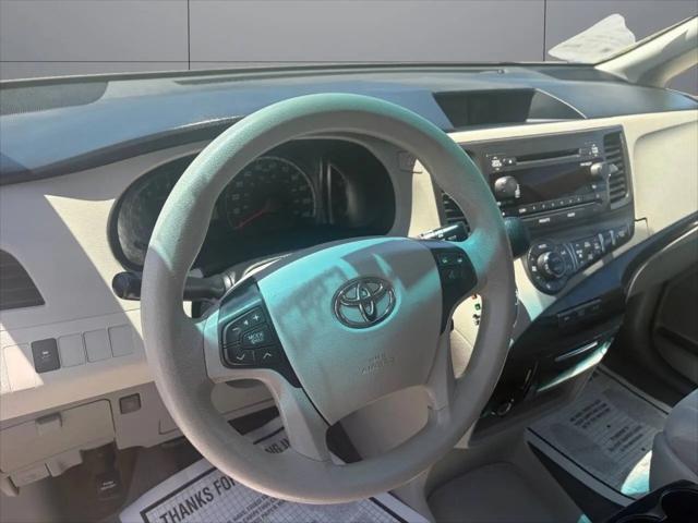 2013 Toyota Sienna LE V6 8 Passenger