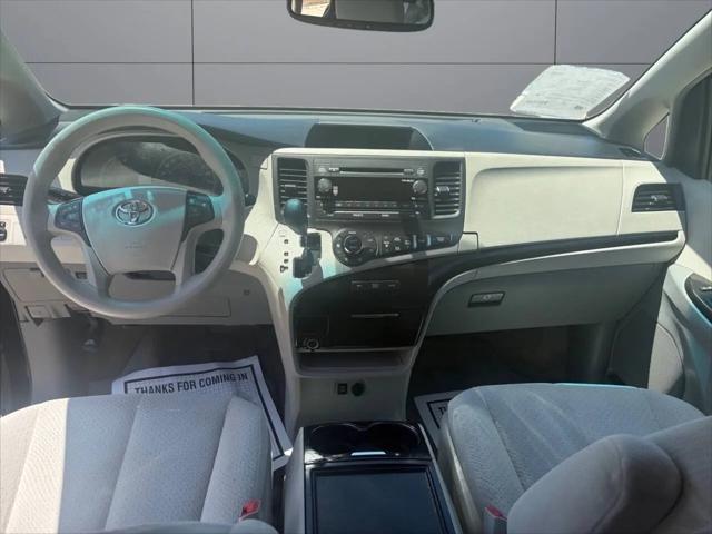 2013 Toyota Sienna LE V6 8 Passenger