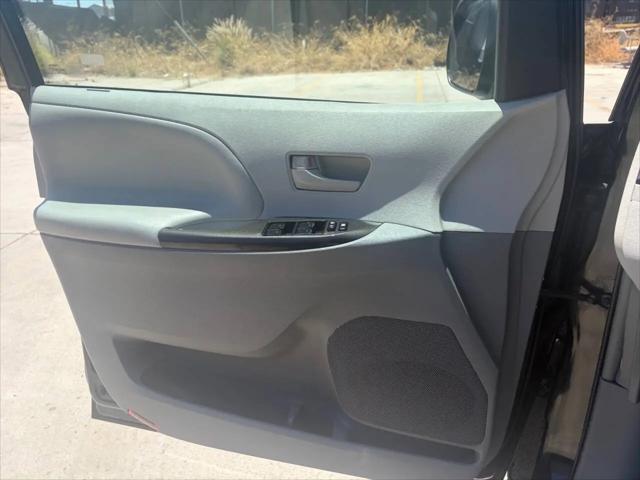 2013 Toyota Sienna LE V6 8 Passenger