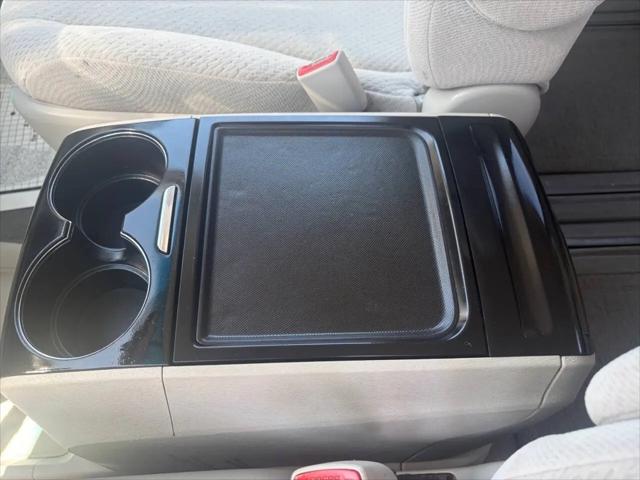 2013 Toyota Sienna LE V6 8 Passenger