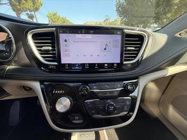 2023 Chrysler Pacifica Hybrid Touring L
