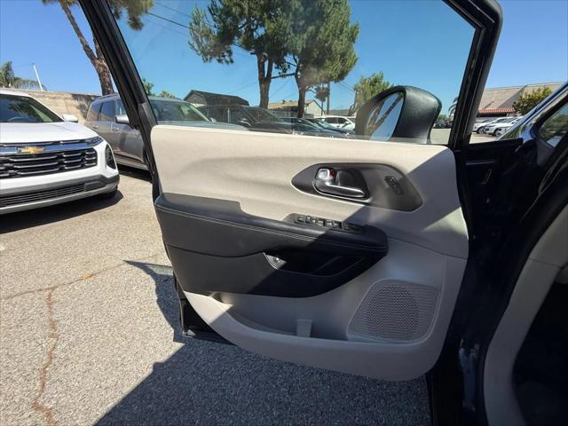 2023 Chrysler Pacifica Hybrid Touring L