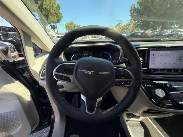 2023 Chrysler Pacifica Hybrid Touring L