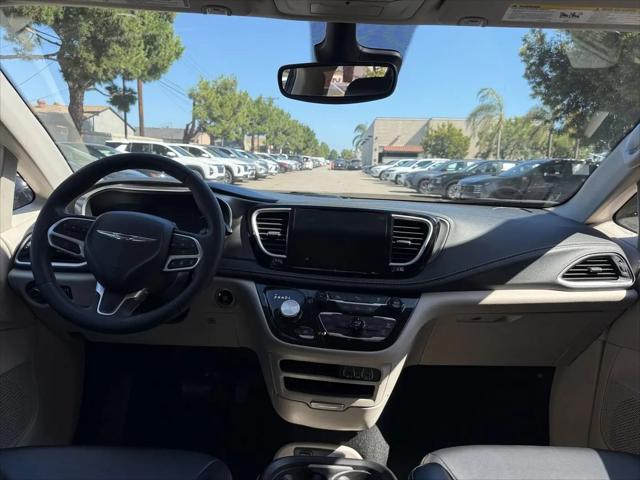 2023 Chrysler Pacifica Hybrid Touring L