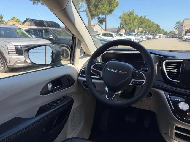 2023 Chrysler Pacifica Hybrid Touring L