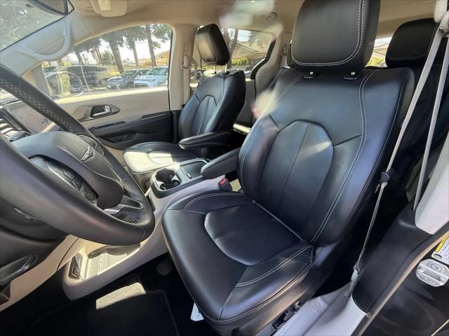 2023 Chrysler Pacifica Hybrid Touring L