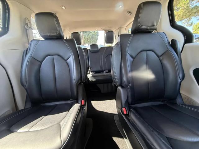 2023 Chrysler Pacifica Hybrid Touring L