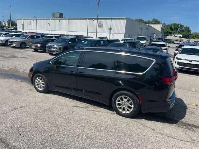 2025 Chrysler Pacifica Select