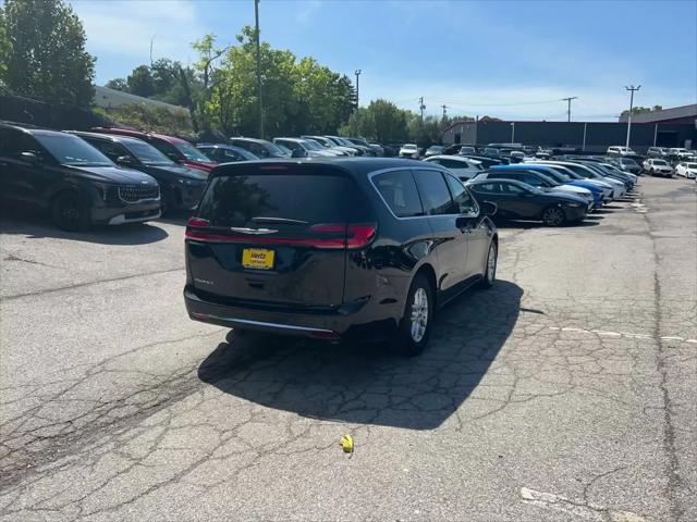 2025 Chrysler Pacifica Select