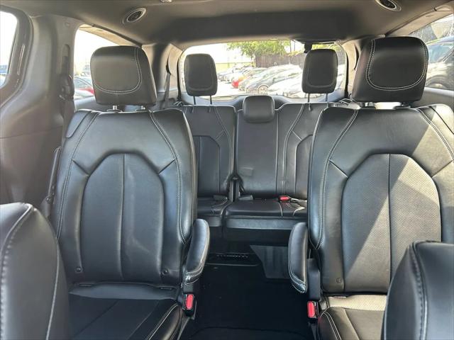 2025 Chrysler Pacifica Select
