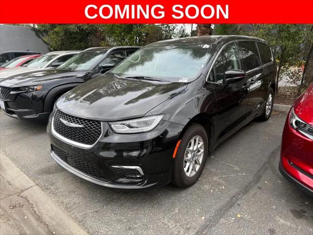 2024 Chrysler Pacifica Touring L for sale in Valencia, CA