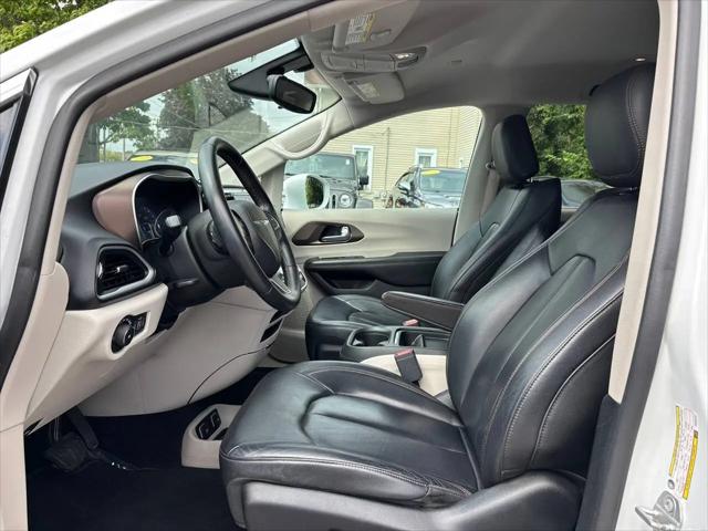 2017 Chrysler Pacifica Touring-L