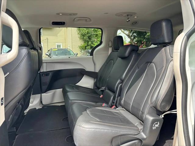 2017 Chrysler Pacifica Touring-L