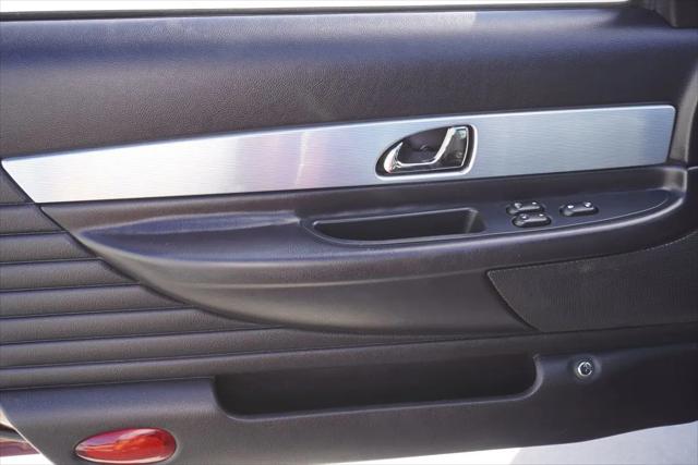 2004 Ford Thunderbird Deluxe