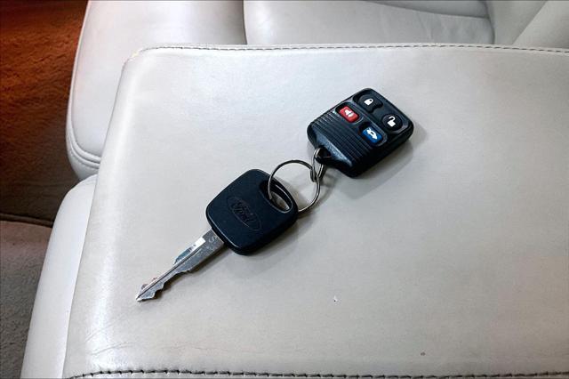2000 Lincoln Town Car Cartier