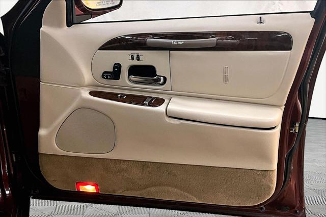 2000 Lincoln Town Car Cartier