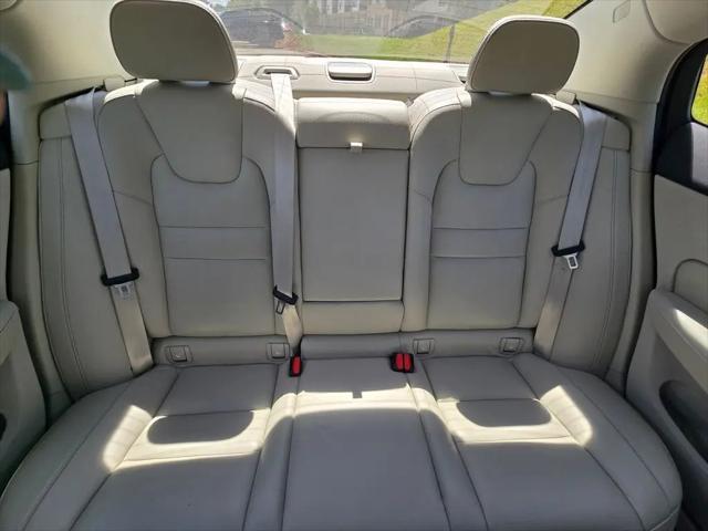 2023 Volvo S60 B5 Plus Dark Theme