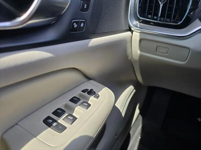 2023 Volvo S60 B5 Plus Dark Theme