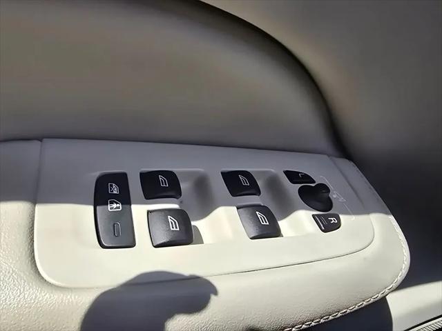 2023 Volvo S60 B5 Plus Dark Theme