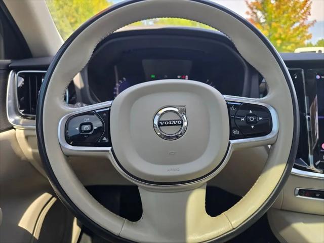 2023 Volvo S60 B5 Plus Dark Theme