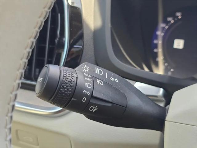 2023 Volvo S60 B5 Plus Dark Theme