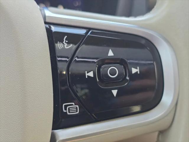 2023 Volvo S60 B5 Plus Dark Theme