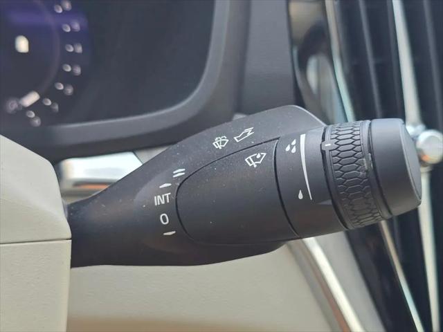 2023 Volvo S60 B5 Plus Dark Theme