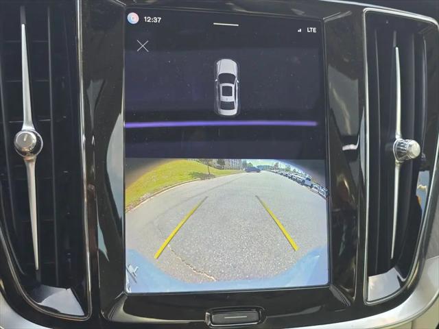 2023 Volvo S60 B5 Plus Dark Theme