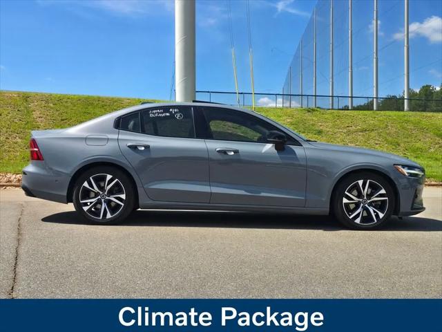 2023 Volvo S60 B5 Plus Dark Theme