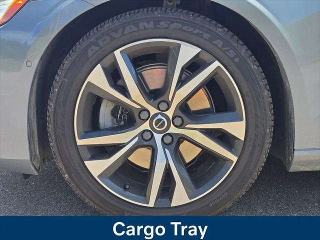 2023 Volvo S60 B5 Plus Dark Theme