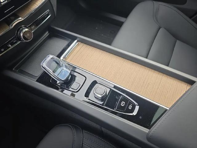 2027 Volvo XC60 Plus