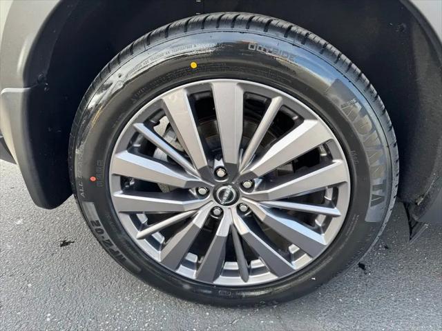 2023 Nissan Pathfinder SL 4WD