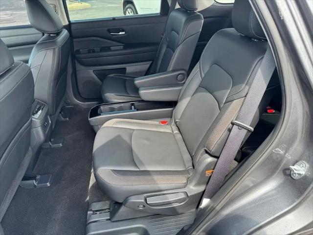 2023 Nissan Pathfinder SL 4WD