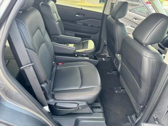 2023 Nissan Pathfinder SL 4WD