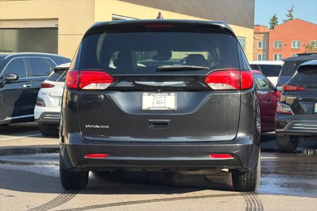 2023 Chrysler Voyager LX