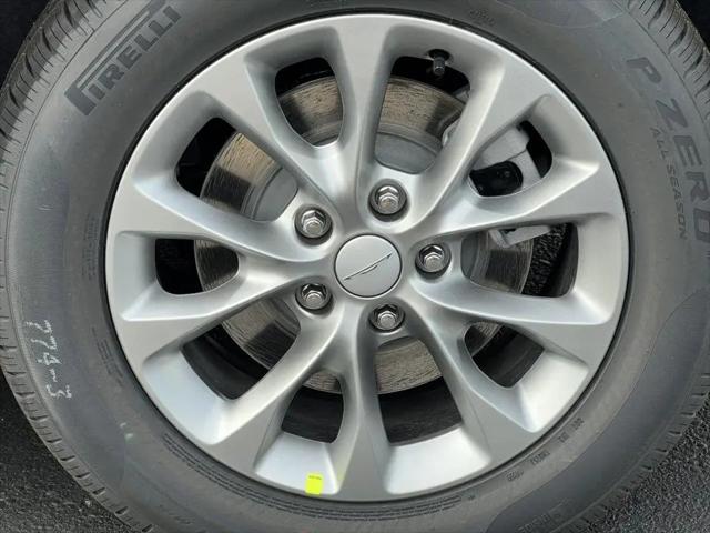 2027 Chrysler Pacifica Select