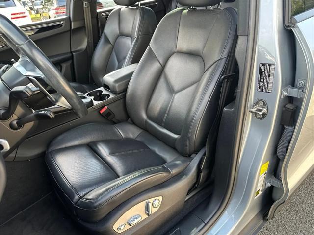 2020 Porsche Macan Macan