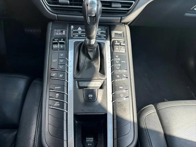 2020 Porsche Macan Macan