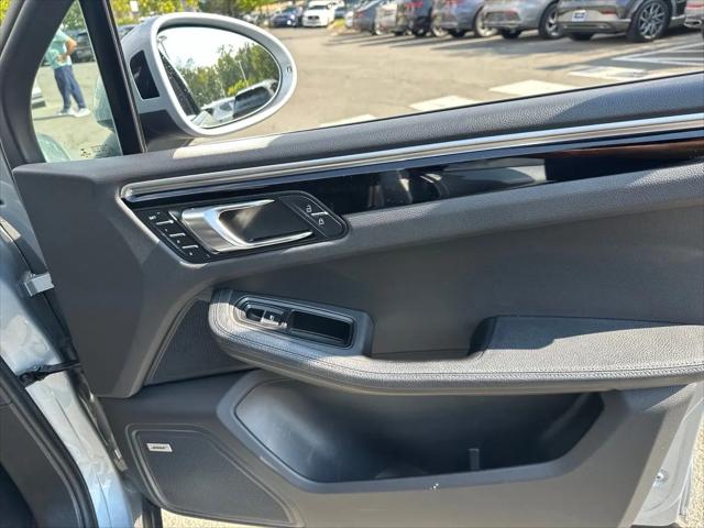 2020 Porsche Macan Macan