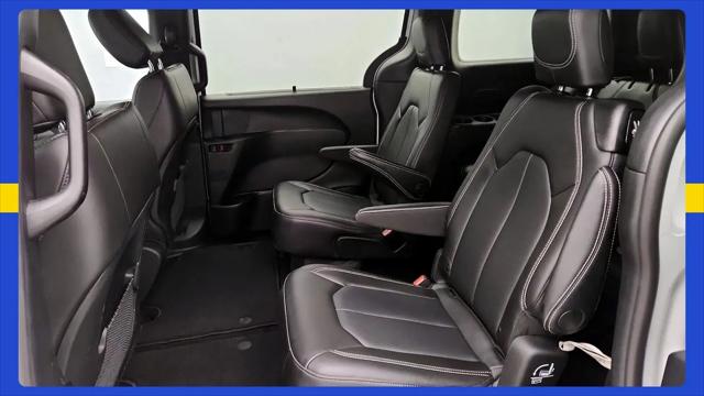 2025 Chrysler Voyager LX