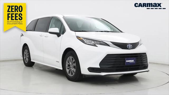 2021 Toyota Sienna LE for sale in Maplewood, MN