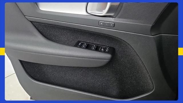 2021 Volvo XC40 T5 Momentum