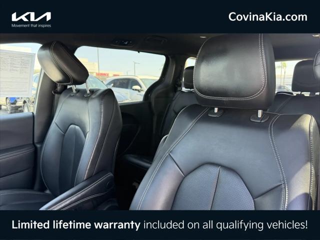 2025 Chrysler Pacifica Select